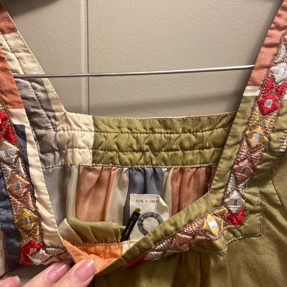 Abstract Colorful Top - Picture 4 of 4